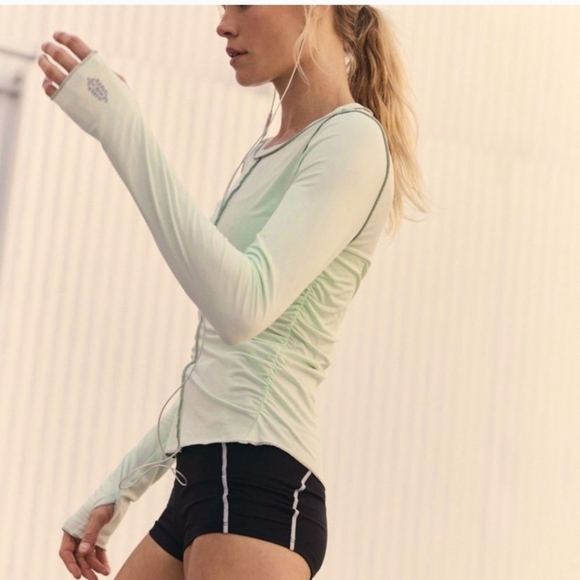 Free People X FP Movement Right On Run Long Sleeve Layer in Pistachio NWT - Picture 4 of 5